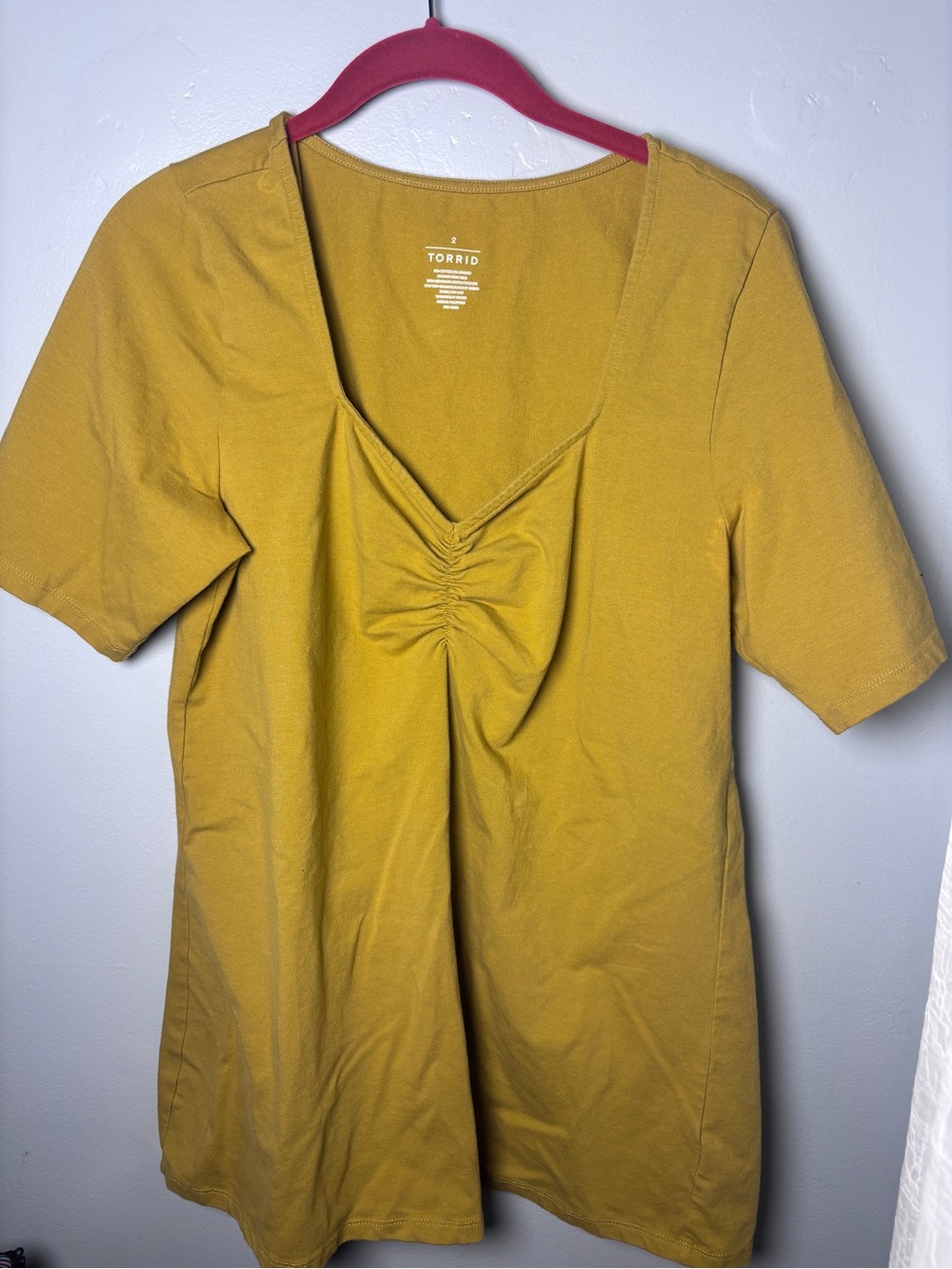 Torrid Mustard Yellow Super Soft Ruched Sweetheart Neck Short Sleeve Tee Size 2